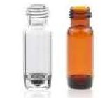 20 ml Amber Glass Sample Vial. 27.5 x 57 mm with 24 mm White Closed Top PP Cap with 22 mm Natural PTFE / White Silicone Septa 1.5 mm thick.Vial + Cap + Septa are pre-assembled together. Packed with dividers. 144 Stück/Packung, 5 Packungen/Karton