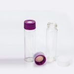 Pre-cleaned and certified (<10 ppb TOC) 40 ml 27.5 x 95 mm clear glass vial 24-414 Purple Open Top PP Screw Cap Bonded with 22 mm Natural PTFE / White Silicone 1.5 mm thick Septa and Dust Cover. Vial + Cap + Septa are pre-assembled together. 72 Stück/Packung, 5 Packungen/Karton