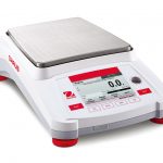 OHAUS Präzisionswaage AX8201M, Wägebereich 8200 g | Ablesbarkeit 0,1 g